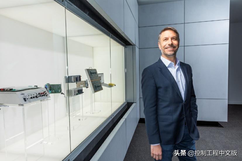 NI昨天真换LOGO了！而且公司名称也不叫“国家仪器”了