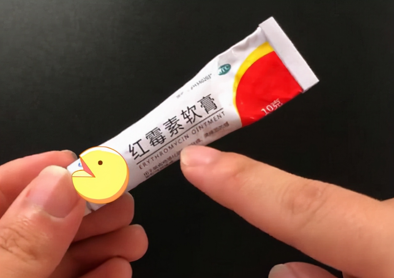 红霉素软膏下面肿可以涂吗,红霉素在眼部涂两下有什么效果