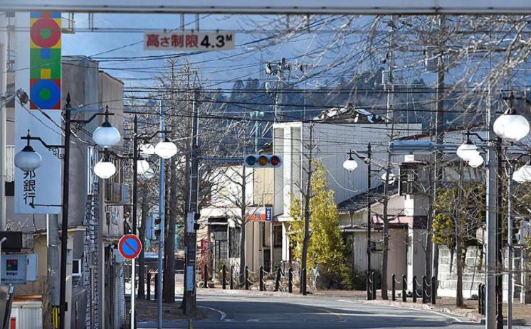 在日本没人买,转身“加价”卖给中国游客,当地人:赚钱太容易