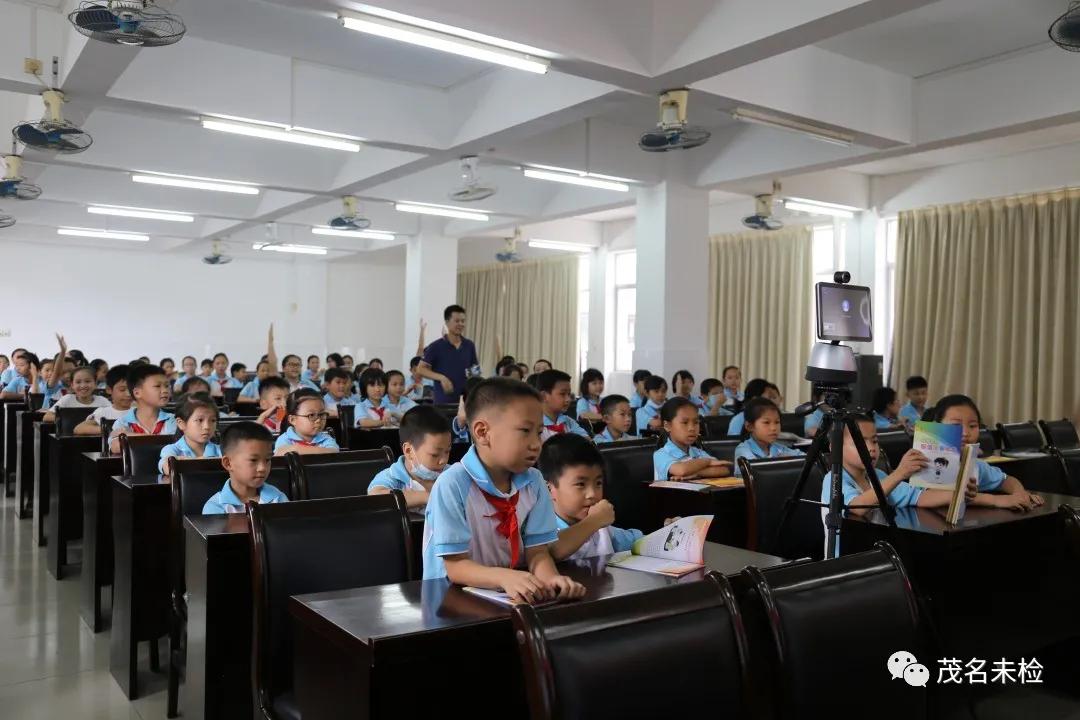 茂名中心小学法制副校长,法治副校长进幼儿园简报