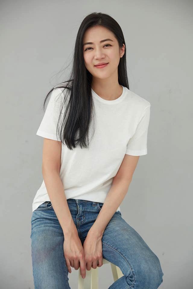 言承旭张熙恩恋情曝光,言承旭女友张熙恩个人资料