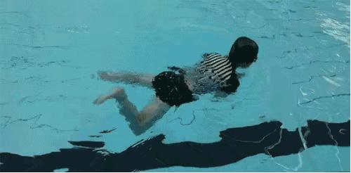 蛙泳怎样才游得又快又好,蛙泳怎样游得又标准又快