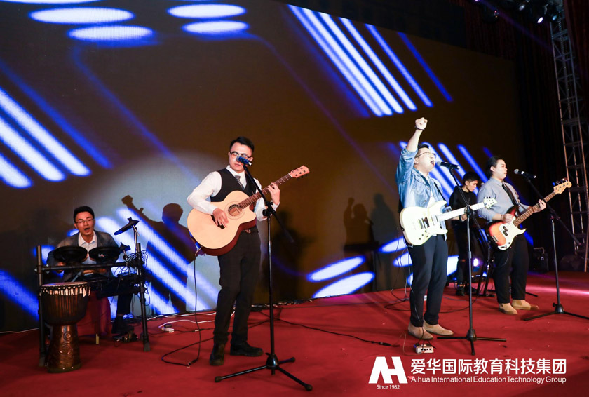 不忘初心聚合力携手同行迎新春,不忘初心砥砺前行携手共进新篇章