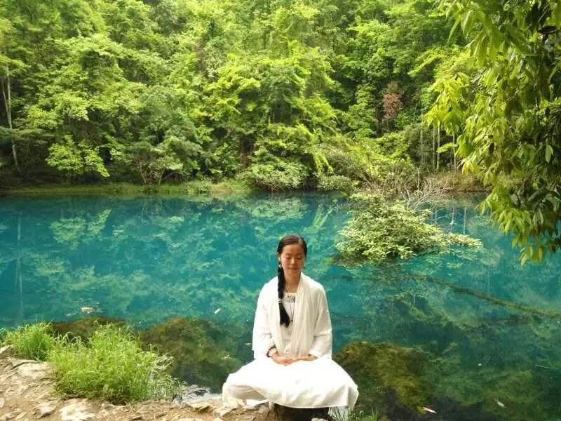 吸天地之灵气取日月之精华,人要吸收天地灵气吗