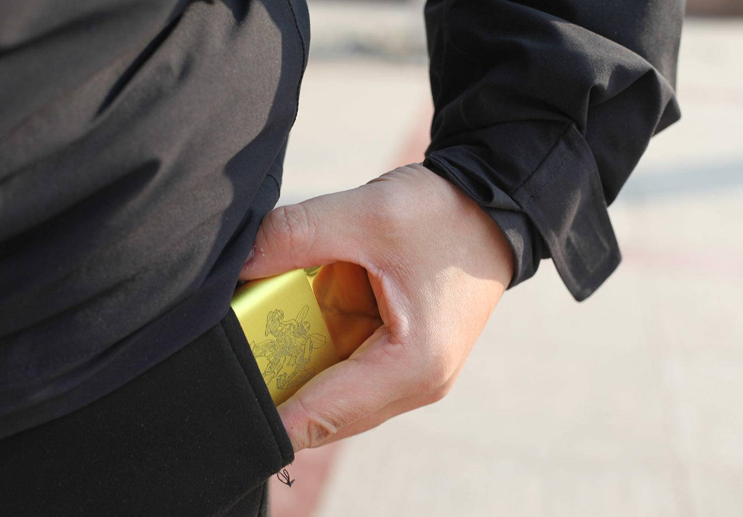 变形金刚剃须刀 (变形金刚多功能小刀测评)