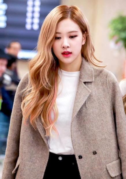 李彩玲家境富裕,家庭和谐的爱豆