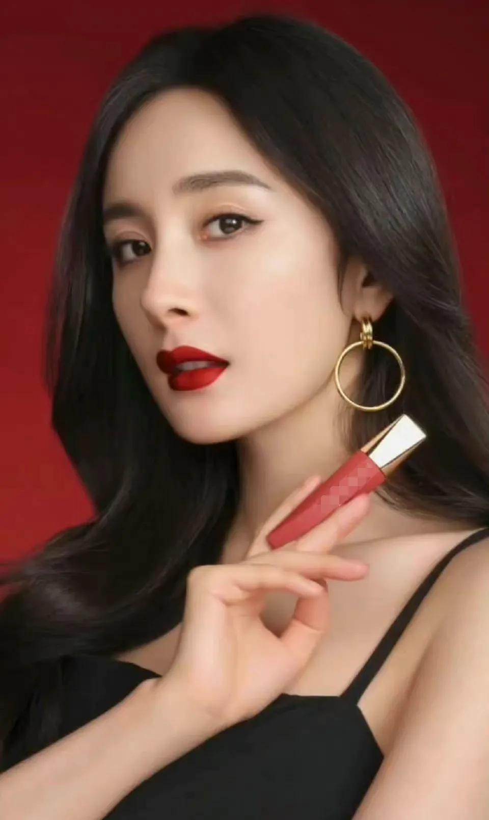 雅诗兰黛首位中国代言人,杨幂代言雅诗兰黛粉底液是哪款