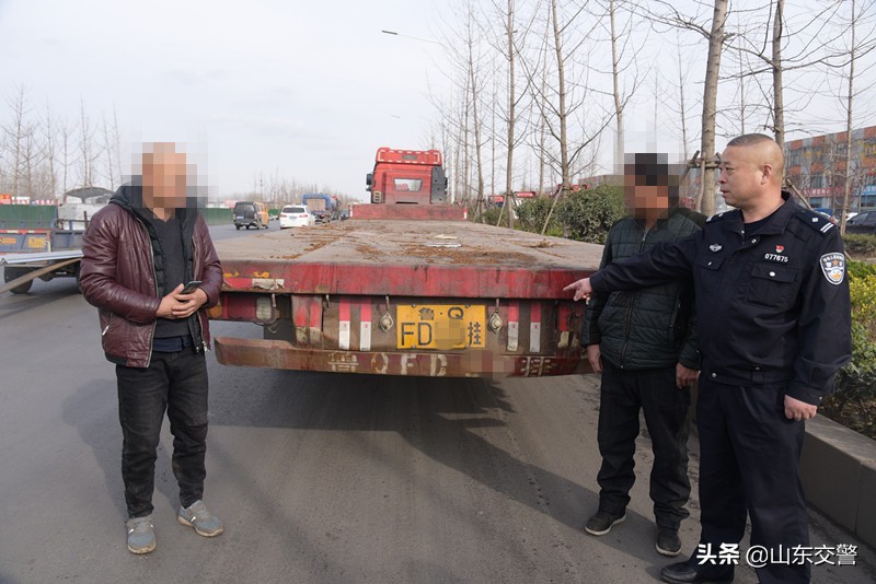 交警上路巡逻偶遇双胞胎大货车,临沂交警执勤路人视角