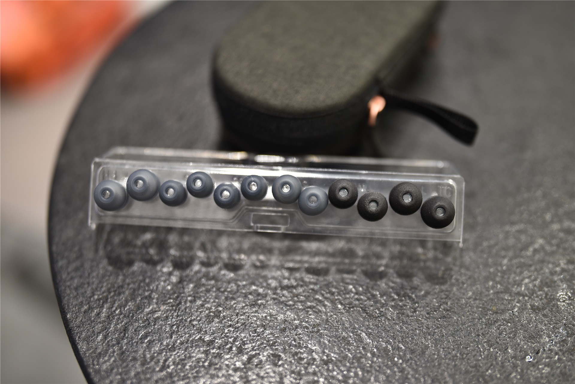 索尼wh1000xm4降噪评测对比,无线通讯黑科技