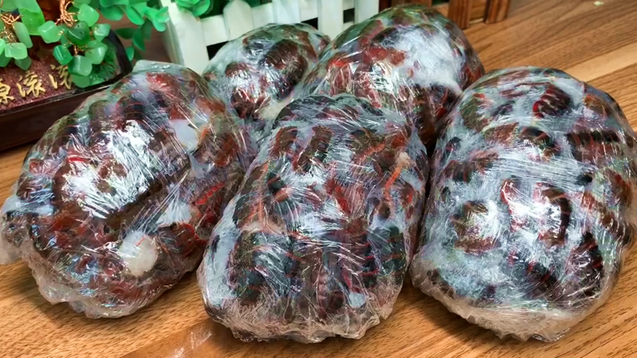 夏天，碰到此肉别手软，一次性买30斤，放冰箱冻起来，特省事