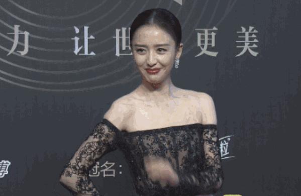 如果执着少女感、热衷话题度,佟丽娅的事业、口碑恐再难回到巅峰