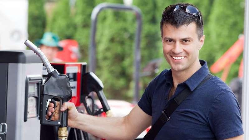 为什么有人喜欢闻汽油？这其中有科学依据，其实是一种怀旧的方式