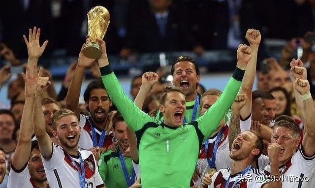 她被誉为最美足球宝贝，表演“夹手机”走红，26岁成女总裁