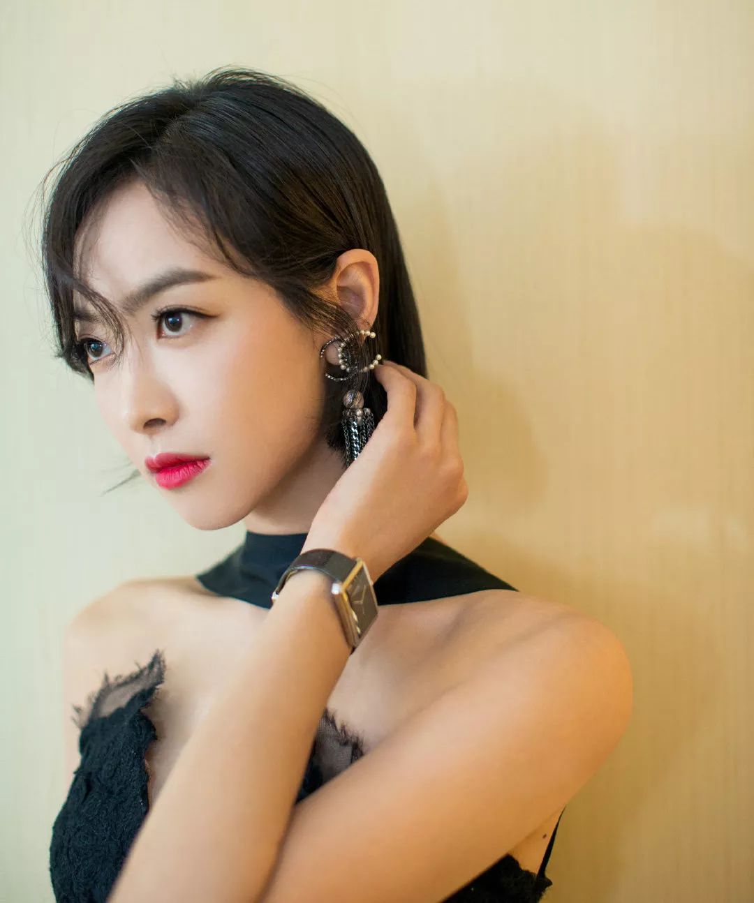 耳饰别致不对称,耳饰可爱黑白