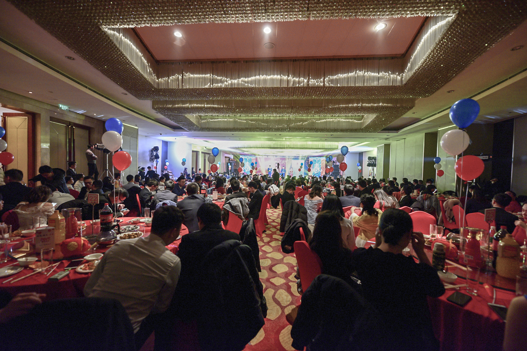 超越蝶变拜年视频,超越蝶变升华主持稿