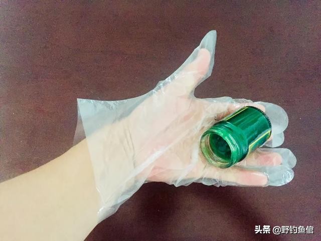 钓鱼怎么防止小蚊子咬,鱼儿特别活跃上浮是什么原因