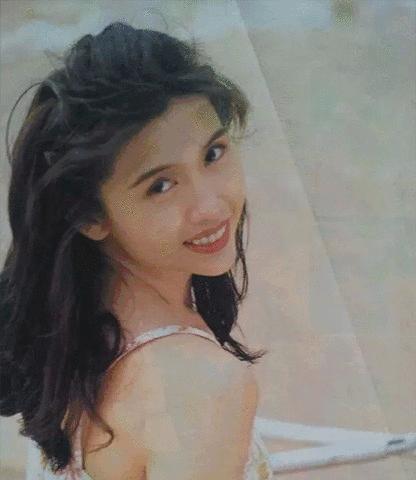 “性感*星艳**”邱淑贞：媚而不俗，娇艳欲滴，活在无数少男的*梦春**里