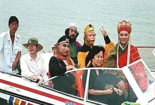 霍金站起来的照片,霍金站着