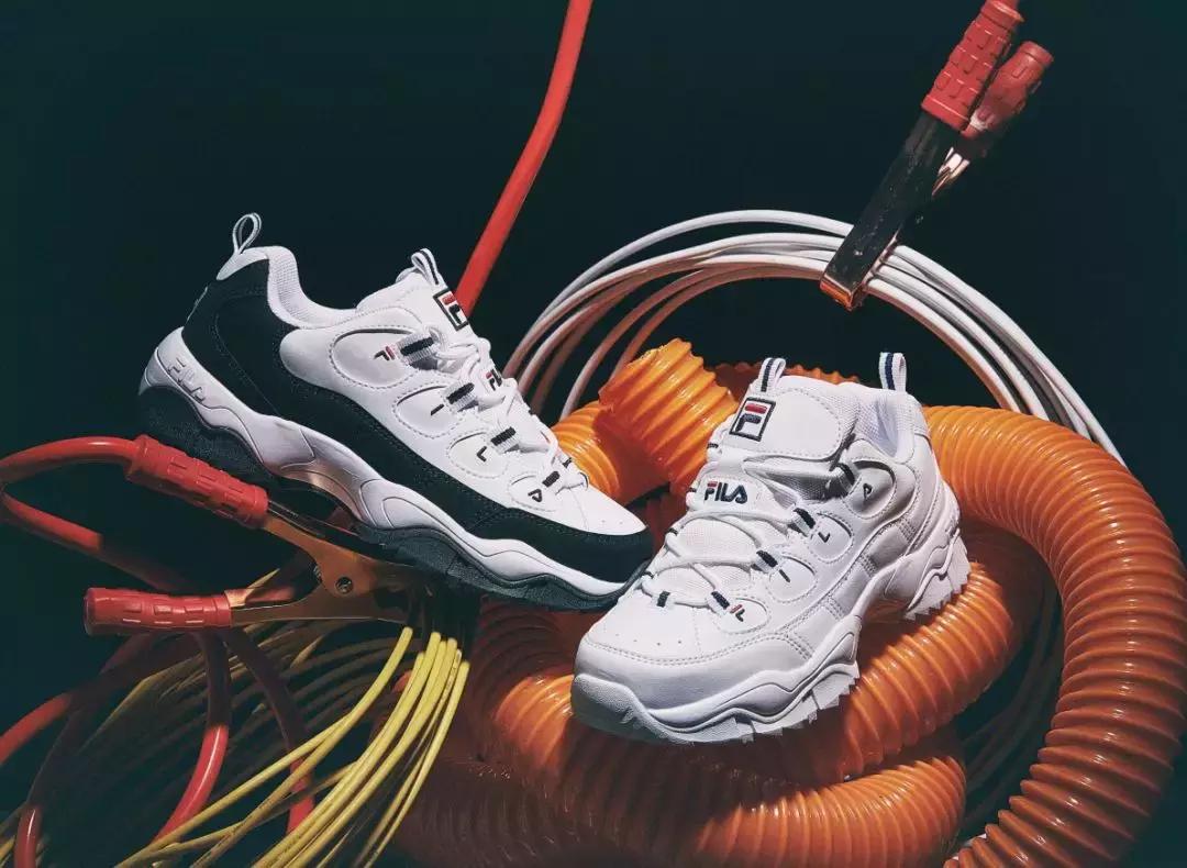 时髦就得穿高跟鞋？！nonono小白鞋也可以