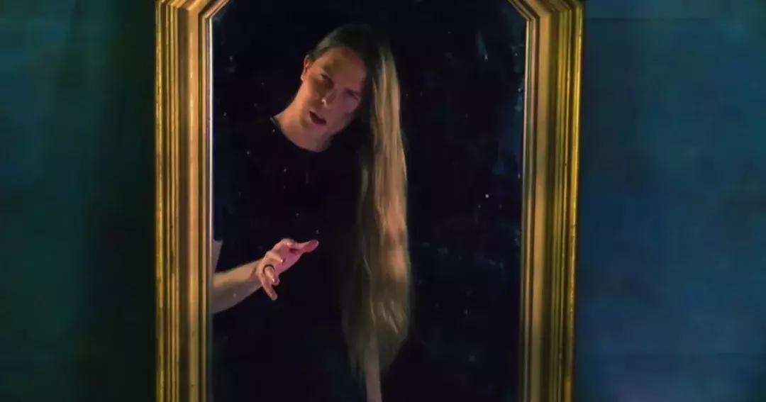 金属惊天*局骗**:生于坟墓的摇滚*子骗**