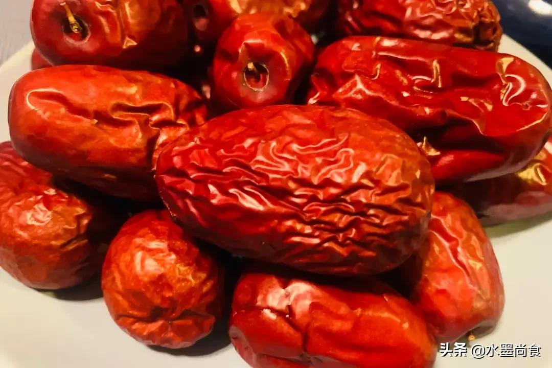 买红枣时,挑越大越好吗?会选的只看5点,遇到这2种白送也不要