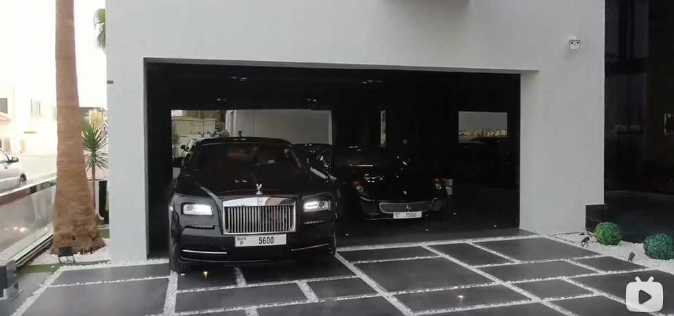 迪拜男子奋斗十年买下劳斯莱斯,迪拜小伙卖掉劳斯莱斯买法拉利