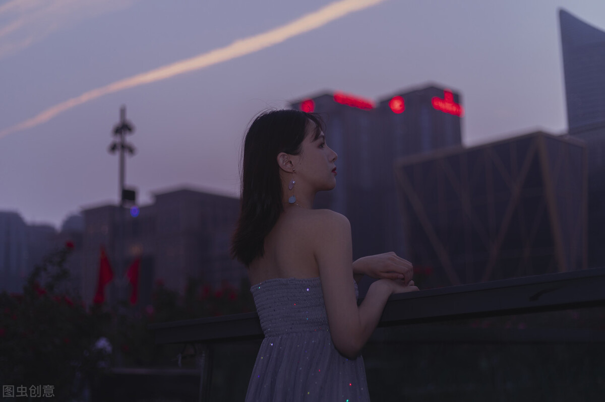 故事：参加男神的婚礼，我本想结束心酸暗恋，却意外成了他的新娘