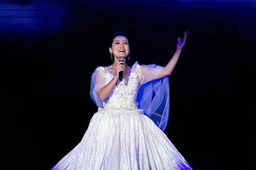 美声唱歌技巧和发声方法,美声教学五个母音的发声教学