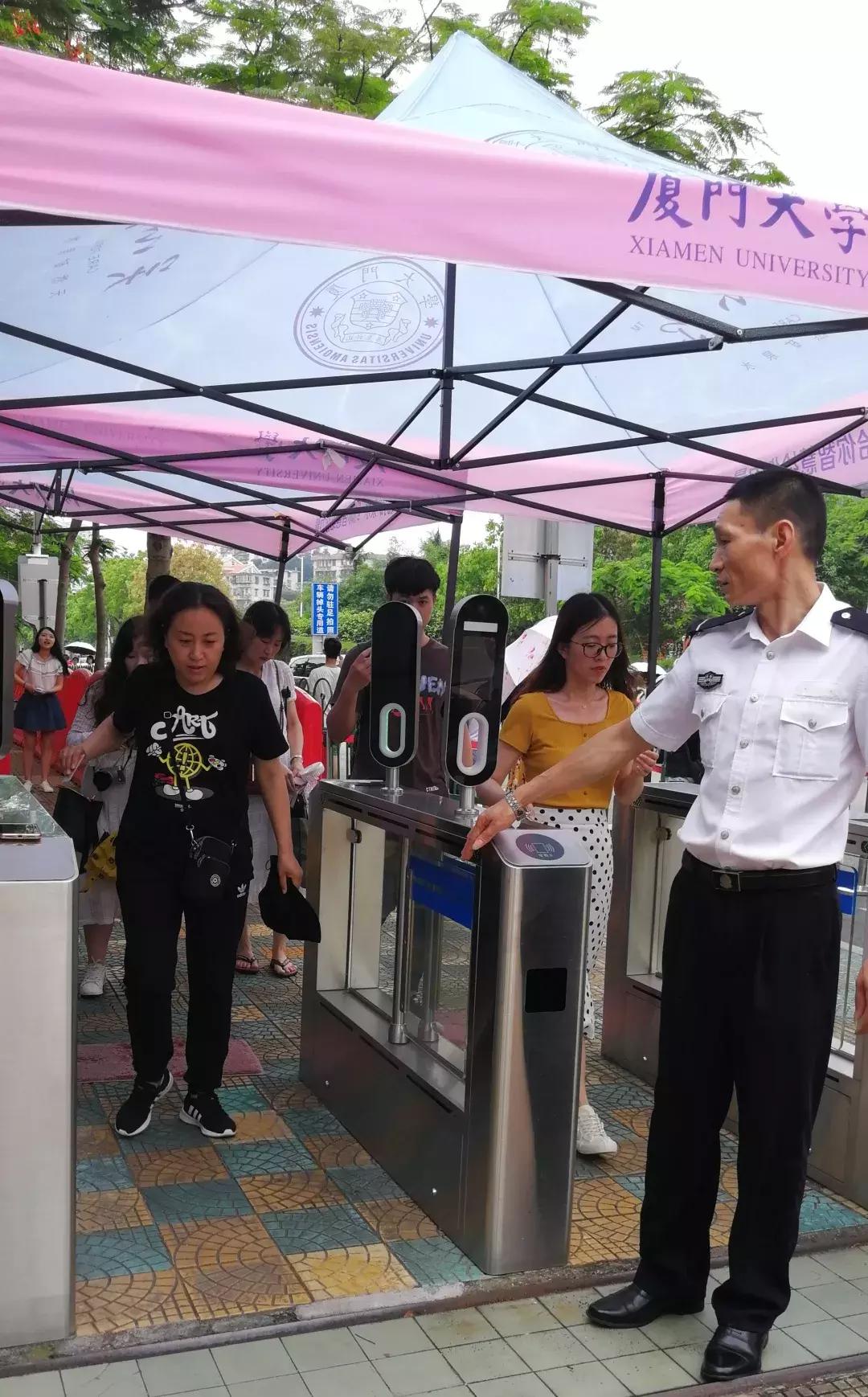 厦大51岁保安5年通过40多门考试,厦大的保安考上厦大