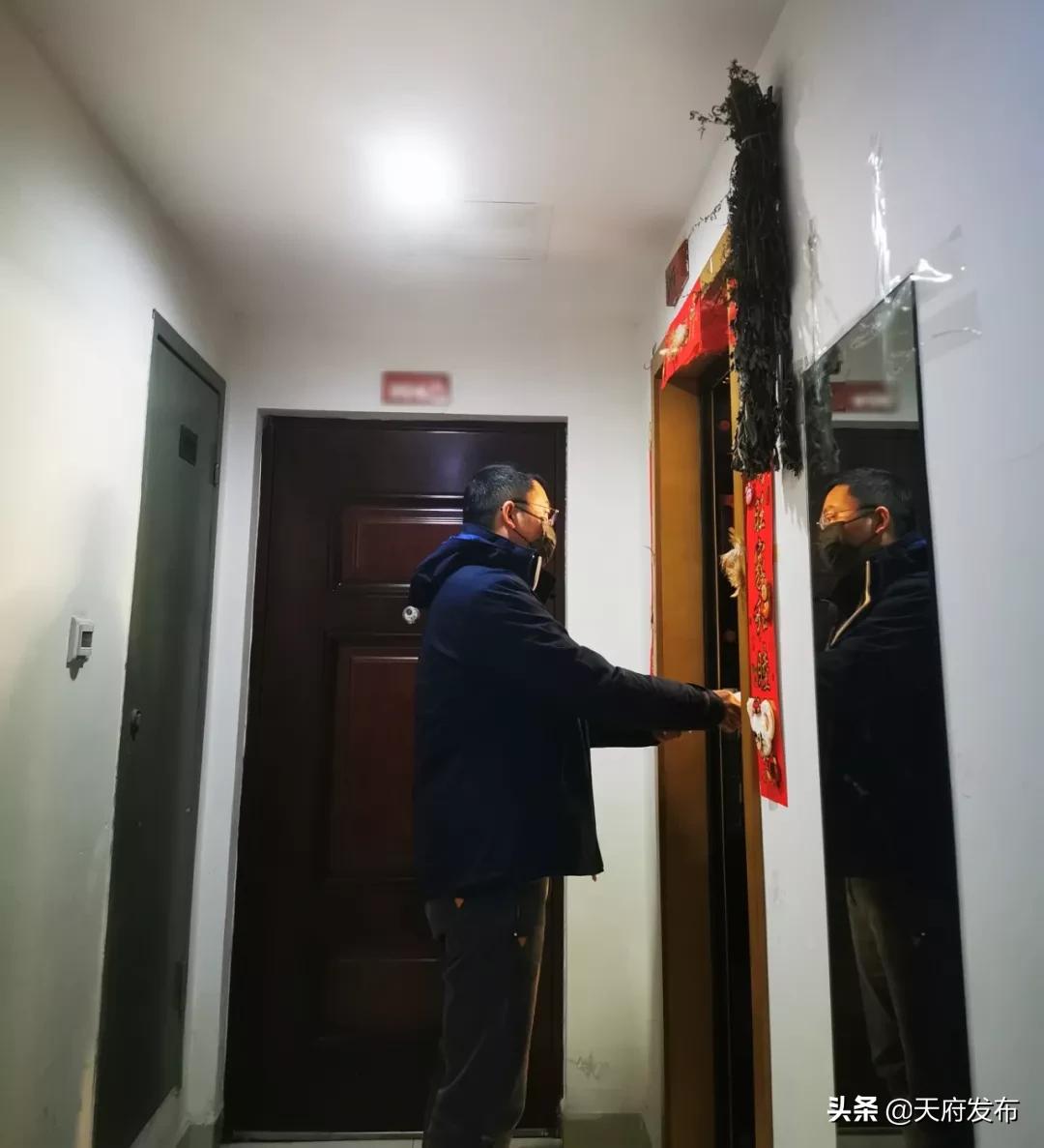 *党**旗飘扬|手肿了，嗓子哑了，手机号被封了……都是为了排查