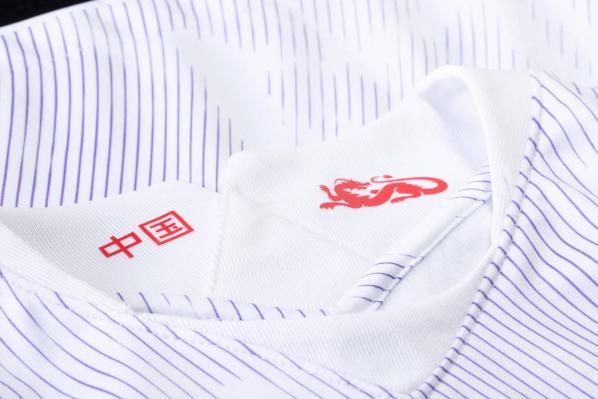 国足新款球衣正式开售！价格640元，球迷：卖40块就考虑一下