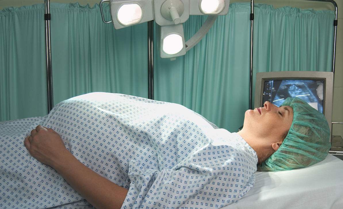 孕妈们来说说剖腹产打麻药疼吗,产科医生说顺产与剖腹产