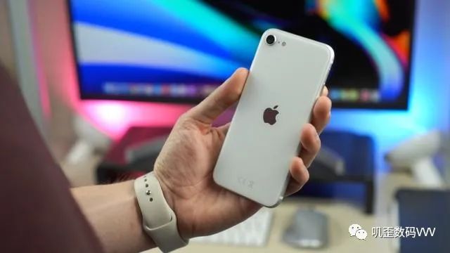 华为p30对比iphonese2,华为p30与苹果se2