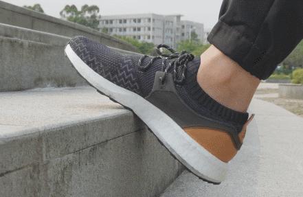 踩屎感极强的跑鞋,透气性好踩屎感强的跑鞋