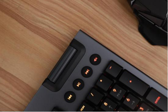 罗技6930电竞耳机,罗技g系列打游戏鼠标哪个好用