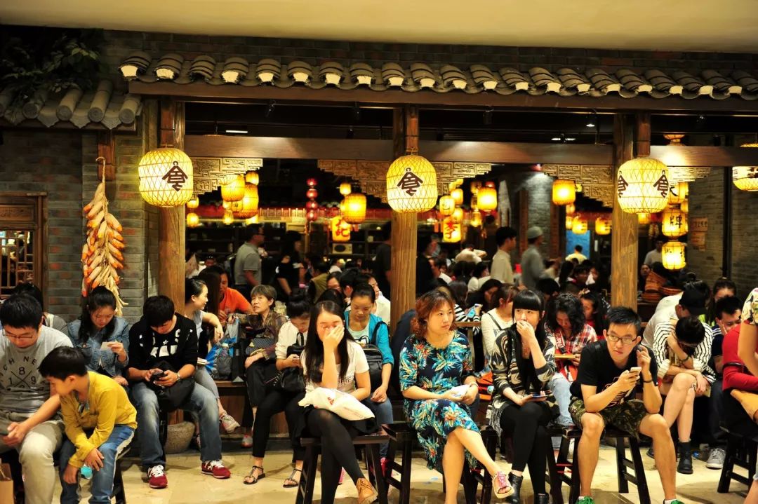 餐饮出现大量排队,食堂迷惑行为