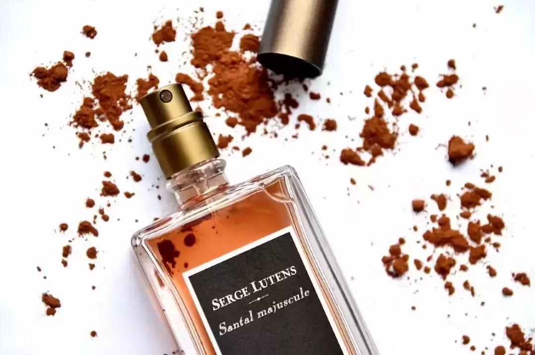 男人用了香水代表什么,男人用香水是不是闷骚