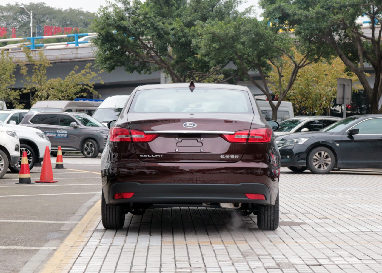 全新福特福睿斯介绍,新款福特福睿斯上市售价7万至12万