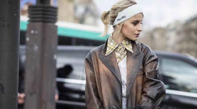 女生如何扎发带更时尚,用一条发带变造型