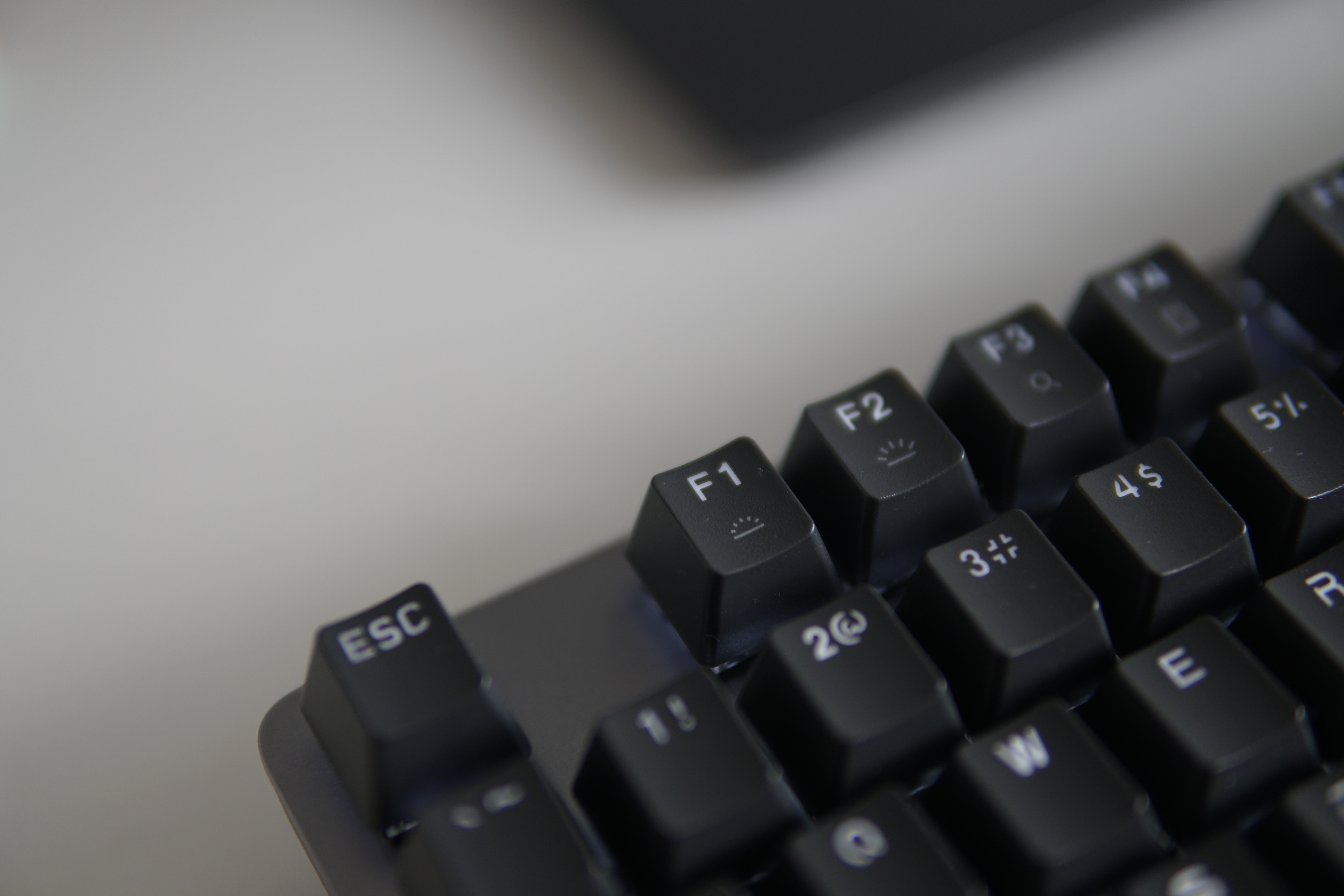 罗技k845ttc和cherry红轴哪个好,罗技k845键盘打游戏测评