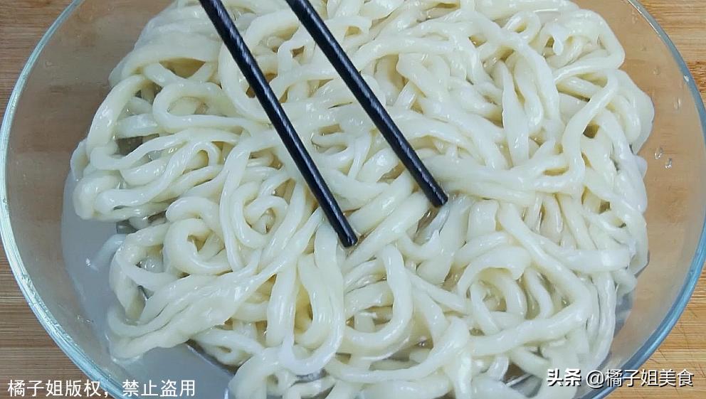面条我从来不买，教你秘制新做法，一根面煮一锅，连吃10天也不腻
