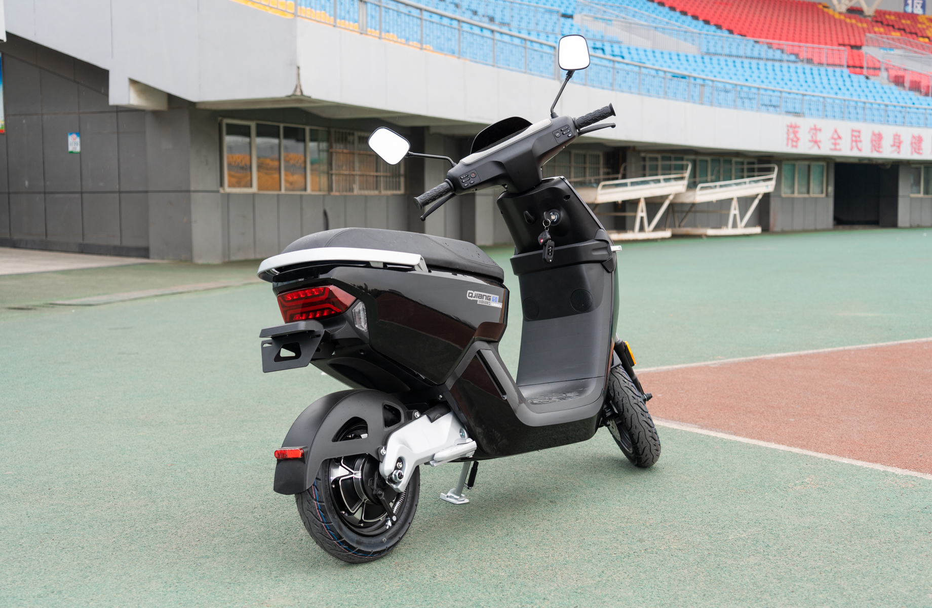 电动车别只认小牛，钱江摩灵能上三种牌，十分给力