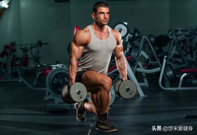 体育生在家哑铃怎么练腿部力量,如何用两个哑铃练腿部肌肉