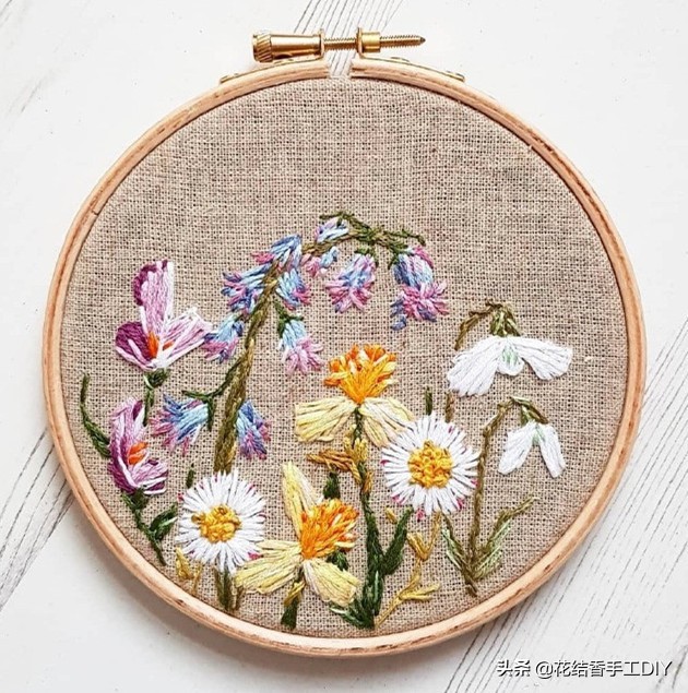 白t恤的刺绣用什么刺绣针法,刺绣简单小花朵