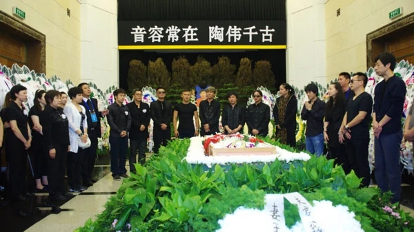 吕丽萍张丰毅离婚,吕丽萍和张丰毅离婚原因