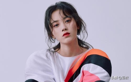 鞠婧祎被网友说初中学历,鞠婧祎以几百分考上的大学