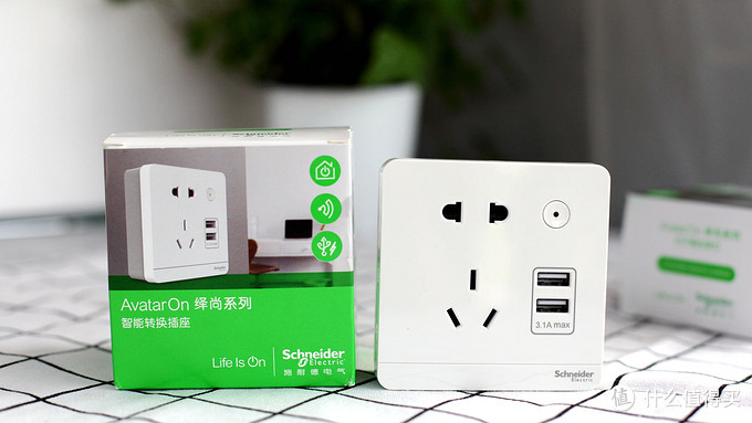 施耐德皓呈系列小夜灯现场效果,施耐德颜值开关插座