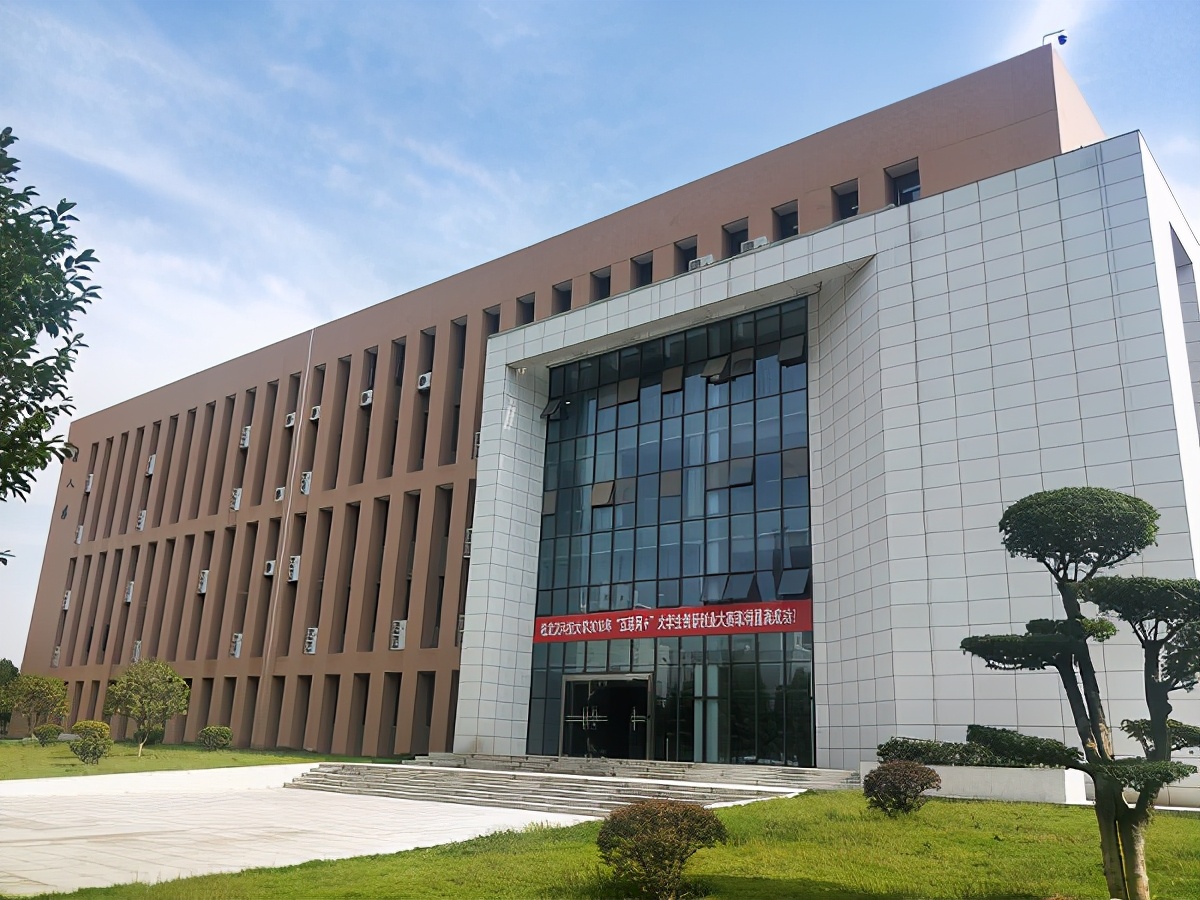 许家印捐500亿华中科技大学,许家印捐清华11个亿