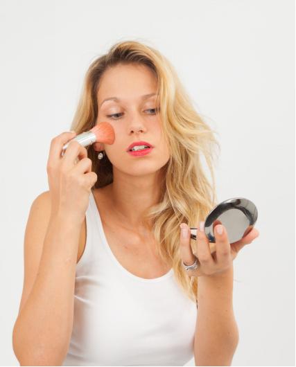 用了散粉怎么用气垫,用了散粉之后怎么补妆