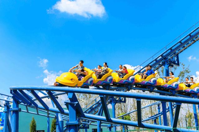 2021年的游乐园，你是期待悬崖边上的跷跷板还是一整年的生日趴？